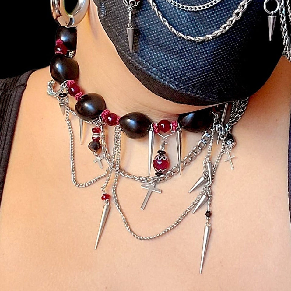 Collar llamativo gótico de cadena y nueces de Kukui
